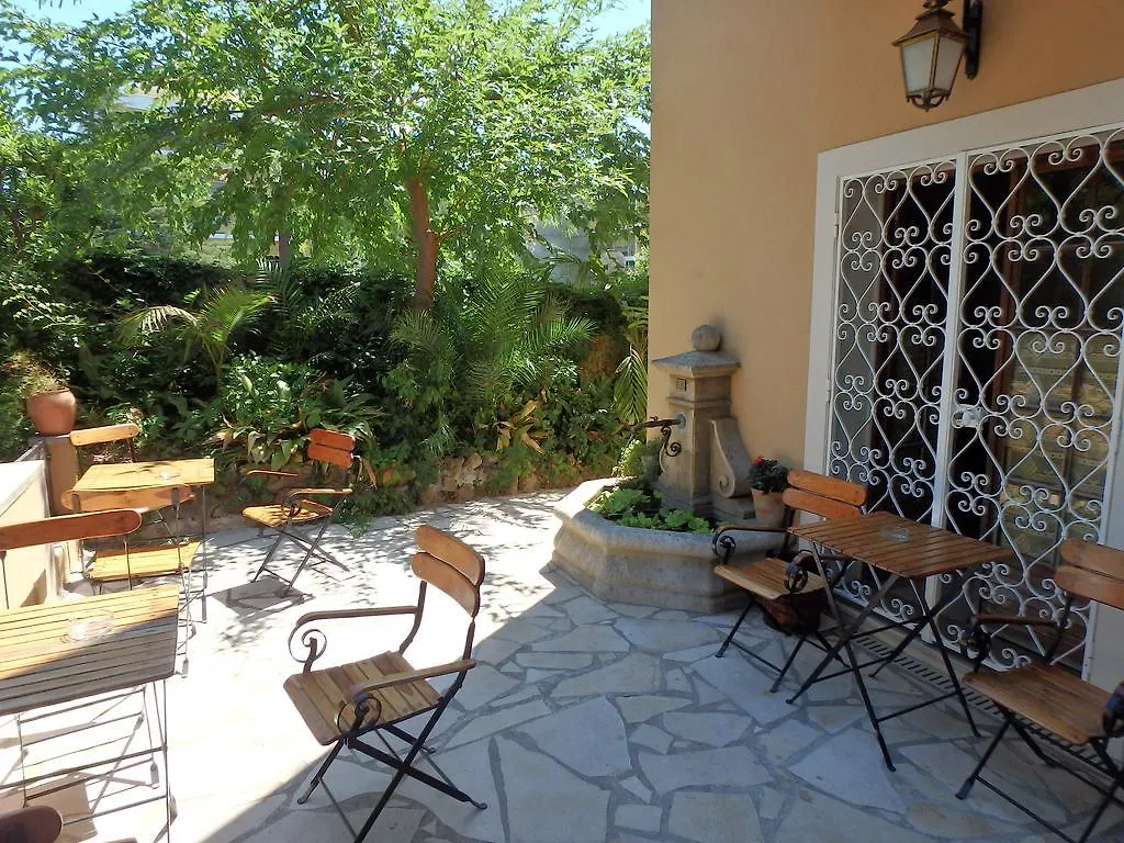 Residence Veles Plage Cannes France